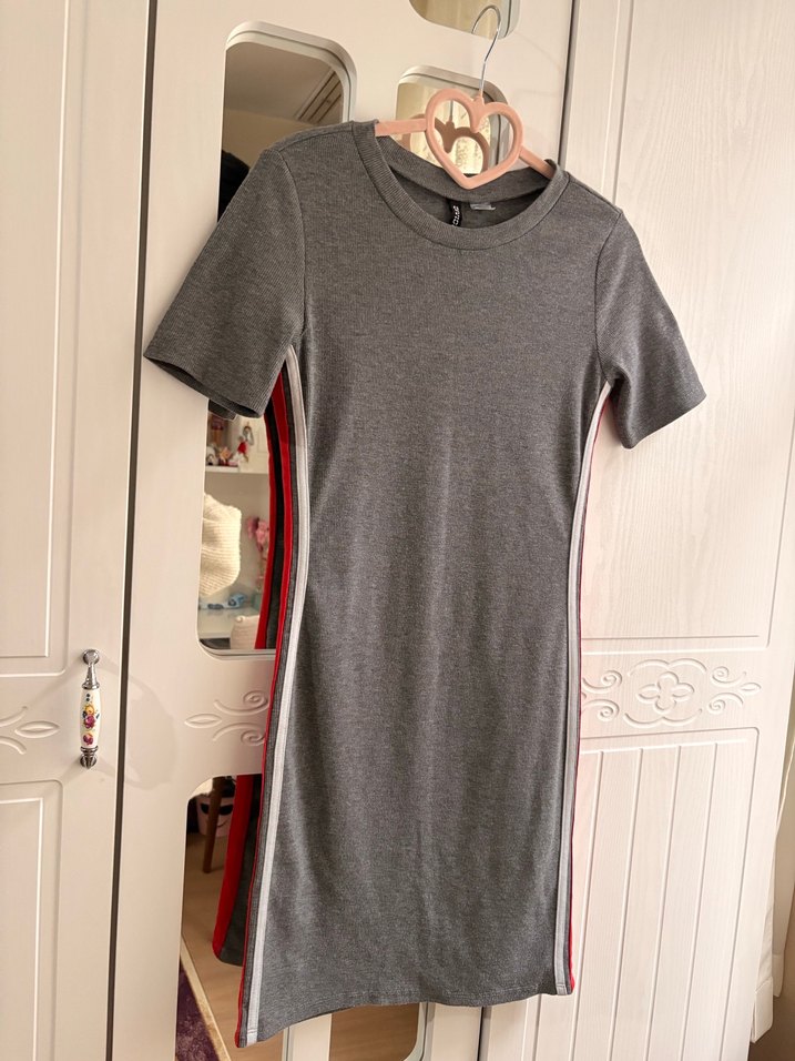 Çizgili Yan Yırtmaçlı Gri Midi Elbise - Görsel 2