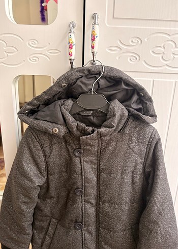 Erkek Çocuk Gri Kapüşonlu Düğmeli Mont - Görsel 4