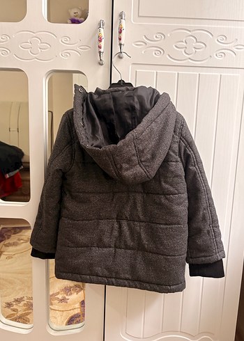 Erkek Çocuk Gri Kapüşonlu Düğmeli Mont - Görsel 5