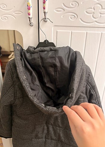 Erkek Çocuk Gri Kapüşonlu Düğmeli Mont - Görsel 6