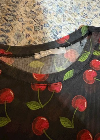 Kısa Kollu Kiraz Desenli Kadın Tişört - Görsel 3