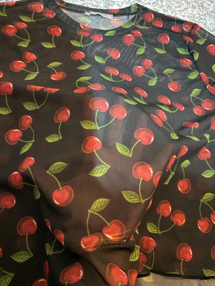 Kısa Kollu Kiraz Desenli Kadın Tişört - Görsel 2