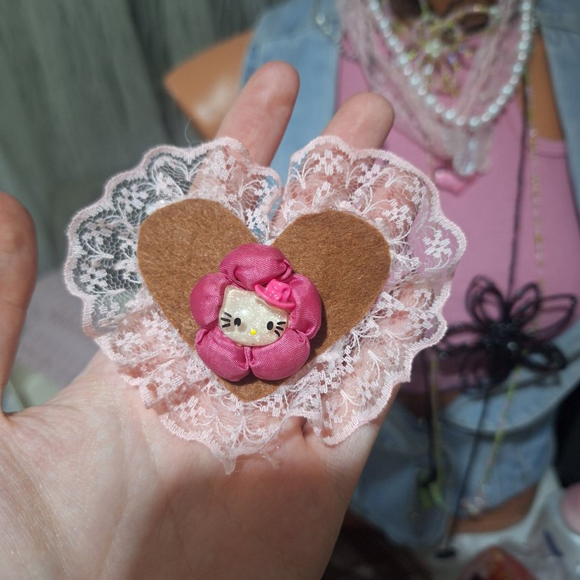 Hello kittyli gyaru dantelli broş - Görsel 3