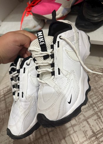 38 Beden Nike Beyaz Bağcıklı Kadın Spor Ayakkabı
