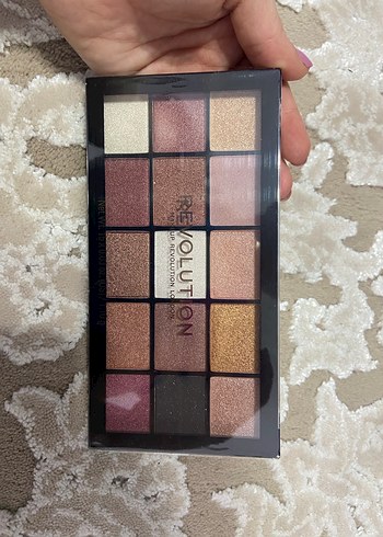 Çok Renkli Far Paleti ve Makyaj Fırçaları - Görsel 3