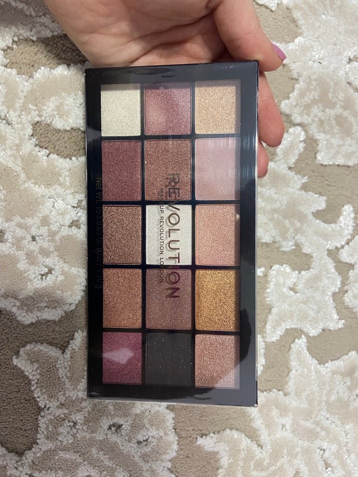 Çok Renkli Far Paleti ve Makyaj Fırçaları - Görsel 3