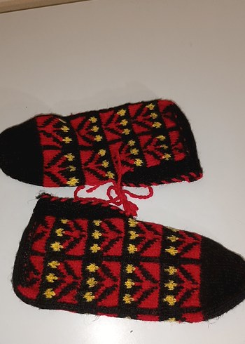kırmızı desenli el örmesi çorap - Görsel 2