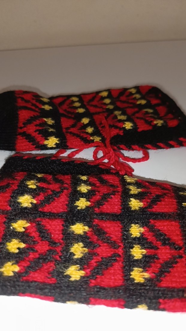 kırmızı desenli el örmesi çorap - Görsel 3