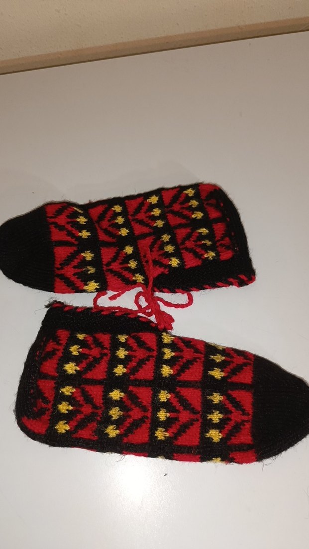 kırmızı desenli el örmesi çorap - Görsel 2