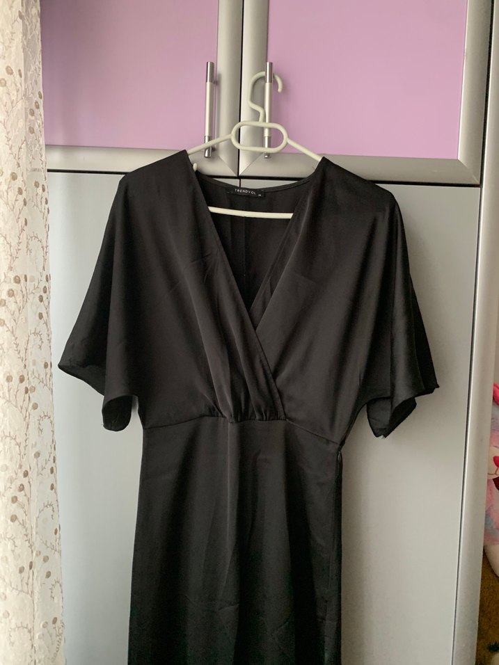 Siyah V Yakalı Uzun Kadın Elbise - Görsel 2