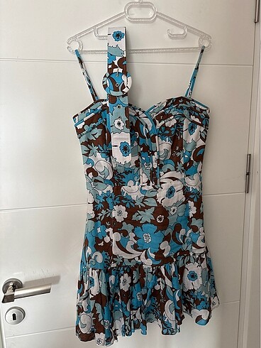 Hoş desenli alt kısmı pileli elbise - Görsel 2