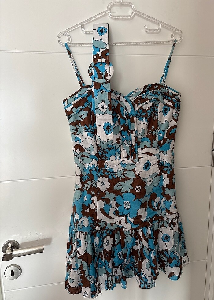 Hoş desenli alt kısmı pileli elbise - Görsel 2