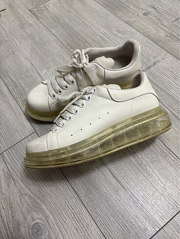 Beyaz spor ayakkabı - Görsel 2