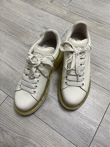 Beyaz spor ayakkabı - Görsel 5