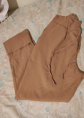 Kadın Bej Bol Kesim Kemerli Kumaş Pantolon