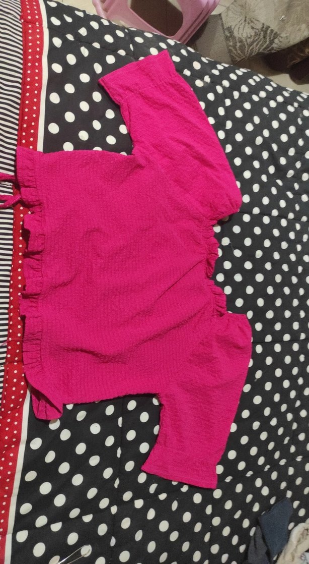 Pembe V Yaka Kısa Kollu Fırfırlı Bluz - Görsel 3