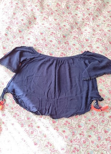 Omzu açık crop bluz