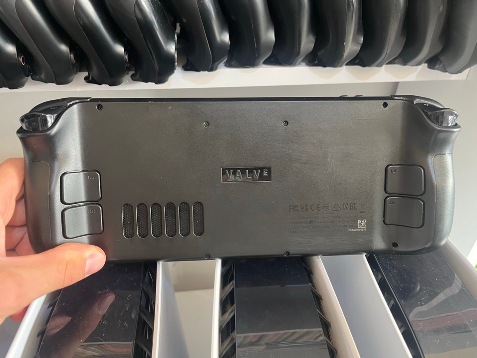 Steam Deck 64GB / 256GB Taşınabilir Oyun Konsolu - Görsel 2