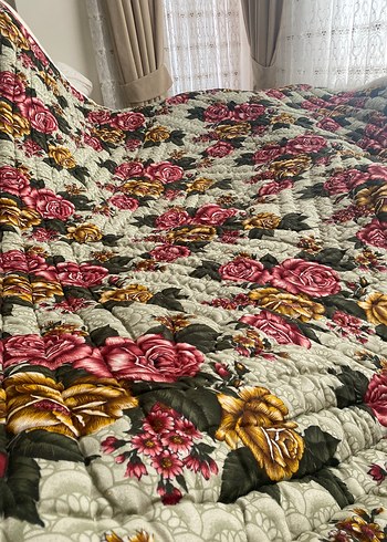 Çiçek Desenli Çok Renkli Gri Yün Yorgan - Görsel 2