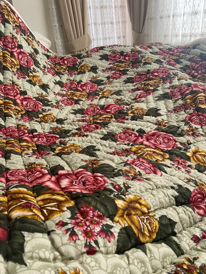 Çiçek Desenli Çok Renkli Gri Yün Yorgan - Görsel 2