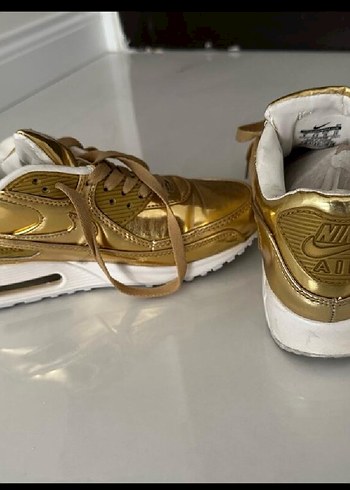 Nike Parlak Altın Renkli Yüksek Topuklu Kadın Spor Ayakkabı