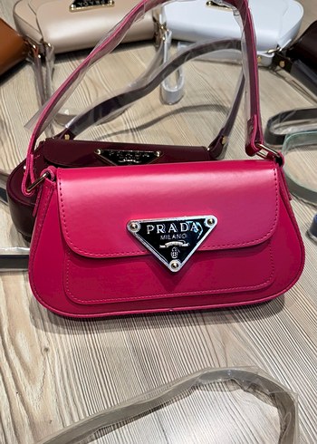 Prada Pembe Deri Tokalı Kadın Çanta