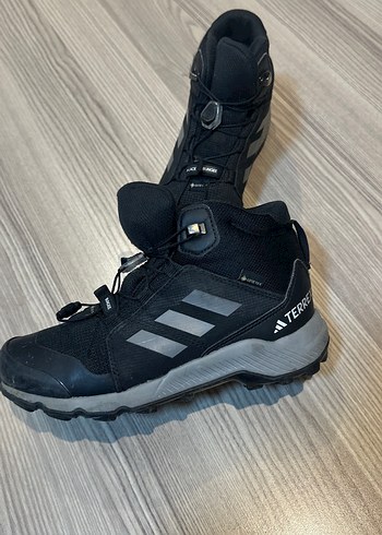 34 Beden siyah Renk Erkek Çocuk Siyah Kauçuk Bot adidas terrex