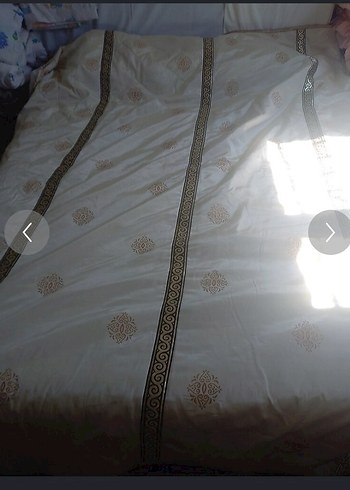 İşlemeli Beyaz Parlak Yatak Örtüsü - Görsel 2