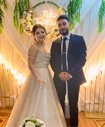 Diğer Elsa Nişan elbisesi