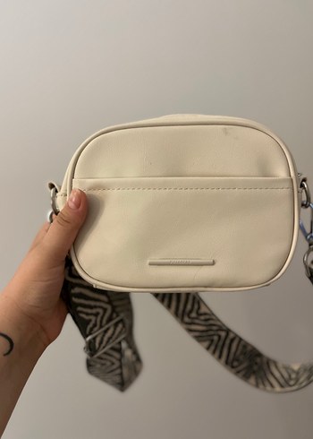 Beden Pull and Bear Beyaz Deri Zebra Desenli Çapraz Çanta