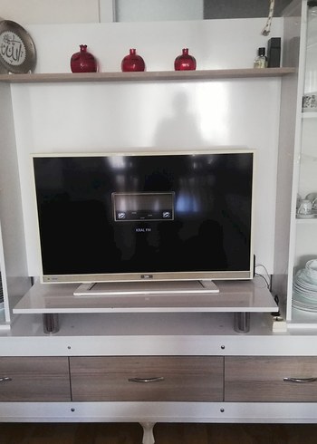 Beyaz TV ünitesi