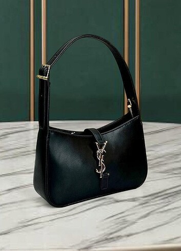 Yves Saint Laurent ????YVES SAINT LAURENT 