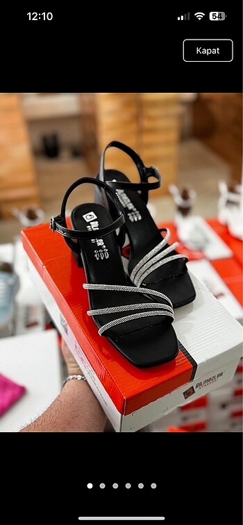 Siyah Taşlı Stiletto