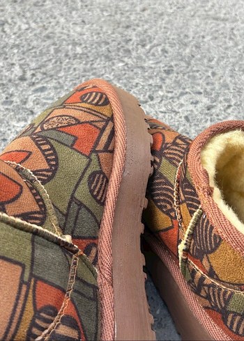 Ugg Kahverengi Süet Renkli Tüylü Kadın Dolgu Topuk Bot