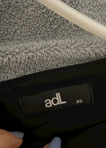 Siyah V Yaka Midi Elbise - Görsel 4