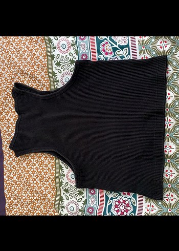 s Beden Siyah Kolsuz crop pull&bear