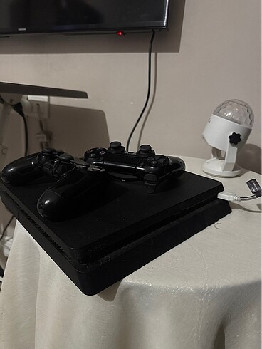 Ps4 slim 1tb 2kol