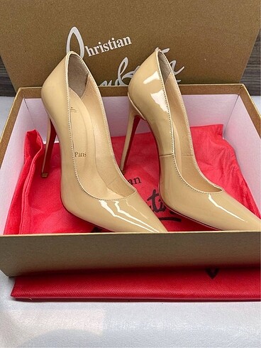 Gercek deri christian louboutin bej rugan topuklu