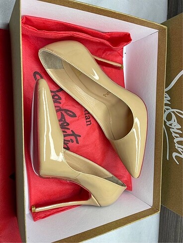 Christian Louboutin Gercek deri christian louboutin bej rugan topuklu