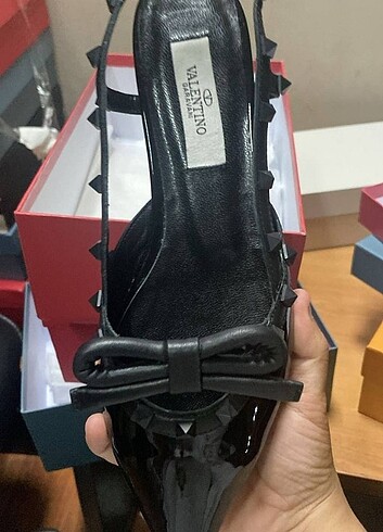 39 Beden Valentino siyah şık babet