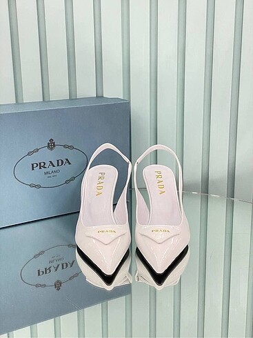 38 Beden beyaz Renk Prada gercek deri topuklu