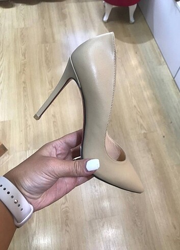 Christian Louboutin Christian louboutin bej mat topuklu ayakkabı