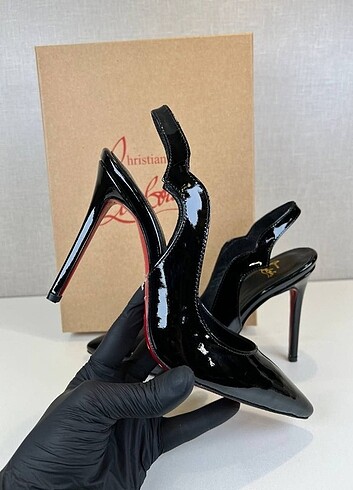 Louboutin siyah topuklu ayakkabı 