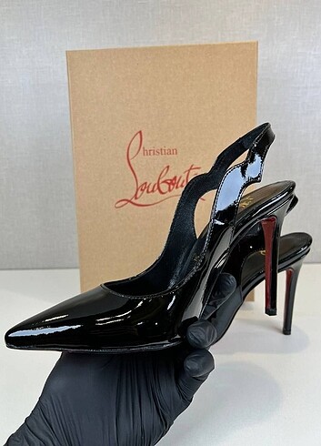 38 Beden Louboutin siyah topuklu ayakkabı
