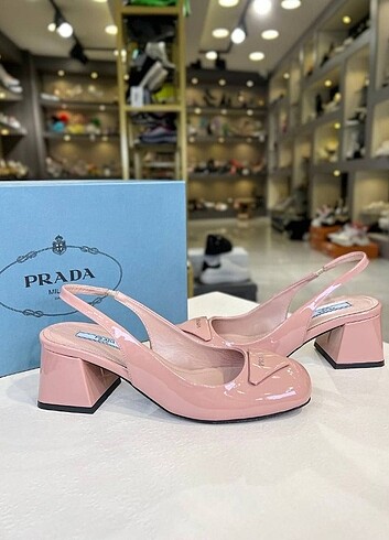 Prada bej kısa topuklu ayakkabı