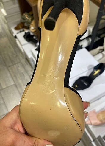 38 Beden Chanel bej siyah klasik topuklu