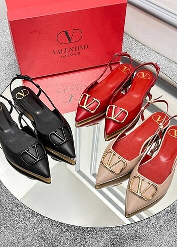 Valentino Valentino kırmızı Gold tokalı babet 