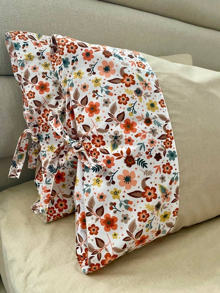 Çiçek Desenli Bej Yastık Kılıfı ikili bağlamalı - Görsel 3