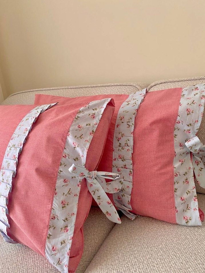Pembe Çiçek Desenli Dekoratif Yastık Kılıfı - Görsel 2