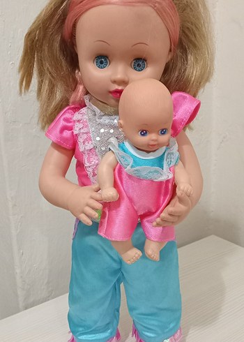 Beden Pembe elbiseli oyuncak bebek ve küçük bebek